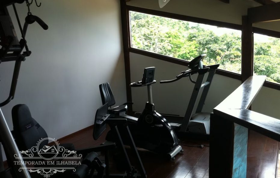 Espaçosa e confortável casa em Ilhabela com deslumbrante vista p/ o mar – Ponta da Sela