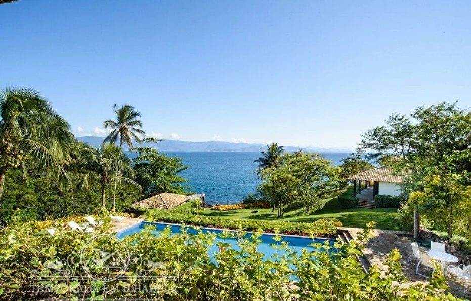 Casa cinematográfica, costeira exclusiva