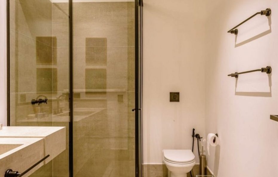 Casa luxuosa com 6 ampas e lindas suites, todas com vista para o mar